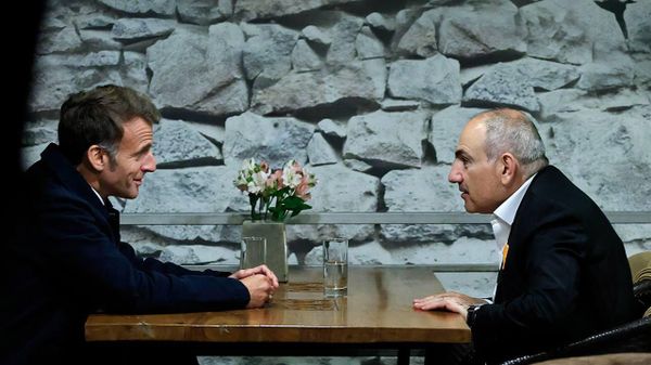 Премьер-министр Никол Пашинян и президент Франции Эммануэль Макрон прогулялись по ночным улицам (4 мая 2026). Еревaн - Sputnik Армения