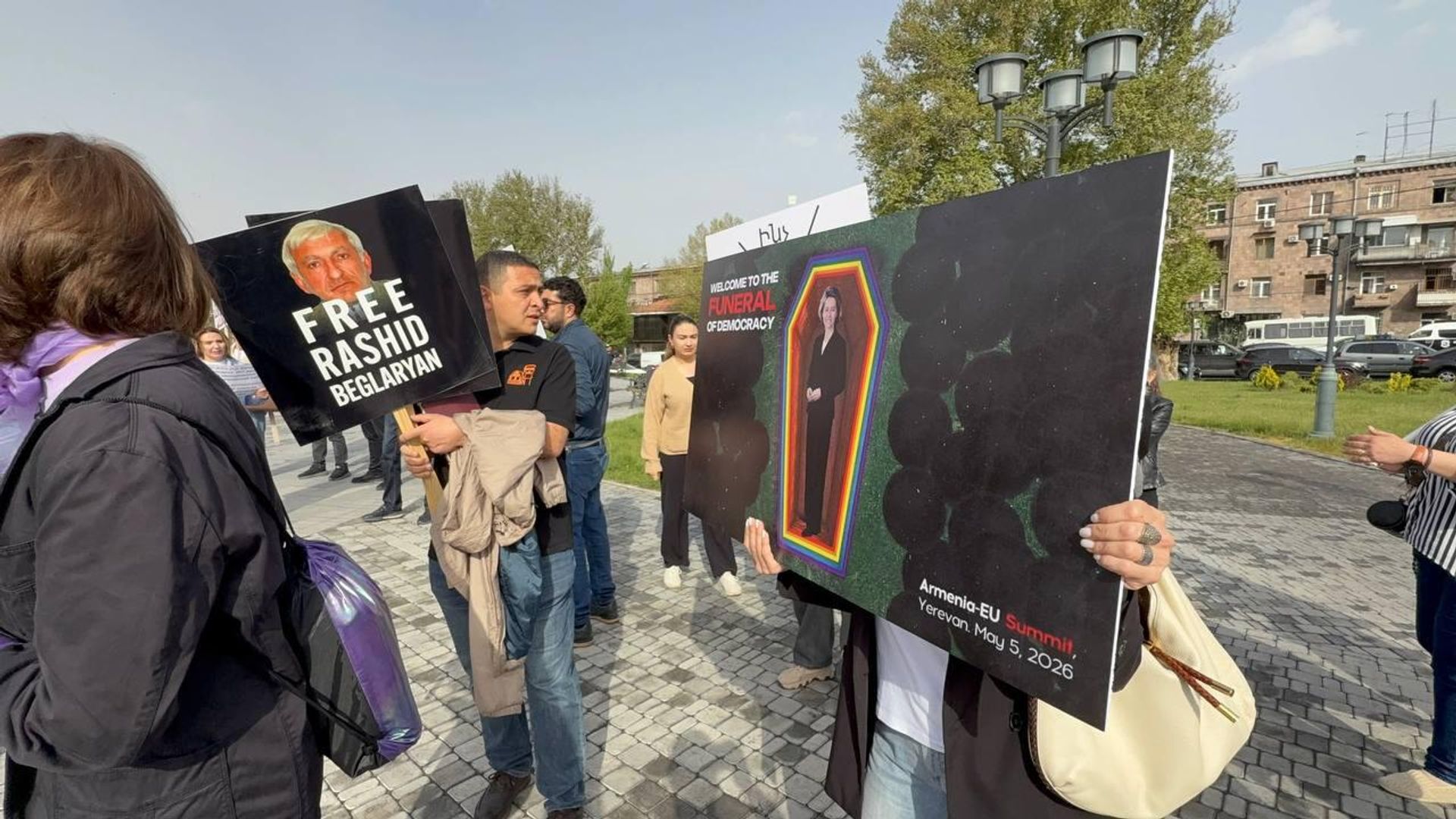 Акция протеста на улице Алабян (4 мая 2026). Еревaн - Sputnik Արմենիա, 1920, 04.05.2026