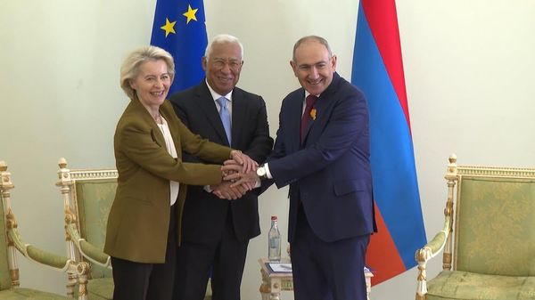Встреча премьер-министра Никола Пашиняна с президентом Европейского совета Антониу Коштой и президентом Европейской комиссии Урсулой фон дер Ляйен (5 мая 2026). Еревaн - Sputnik Армения