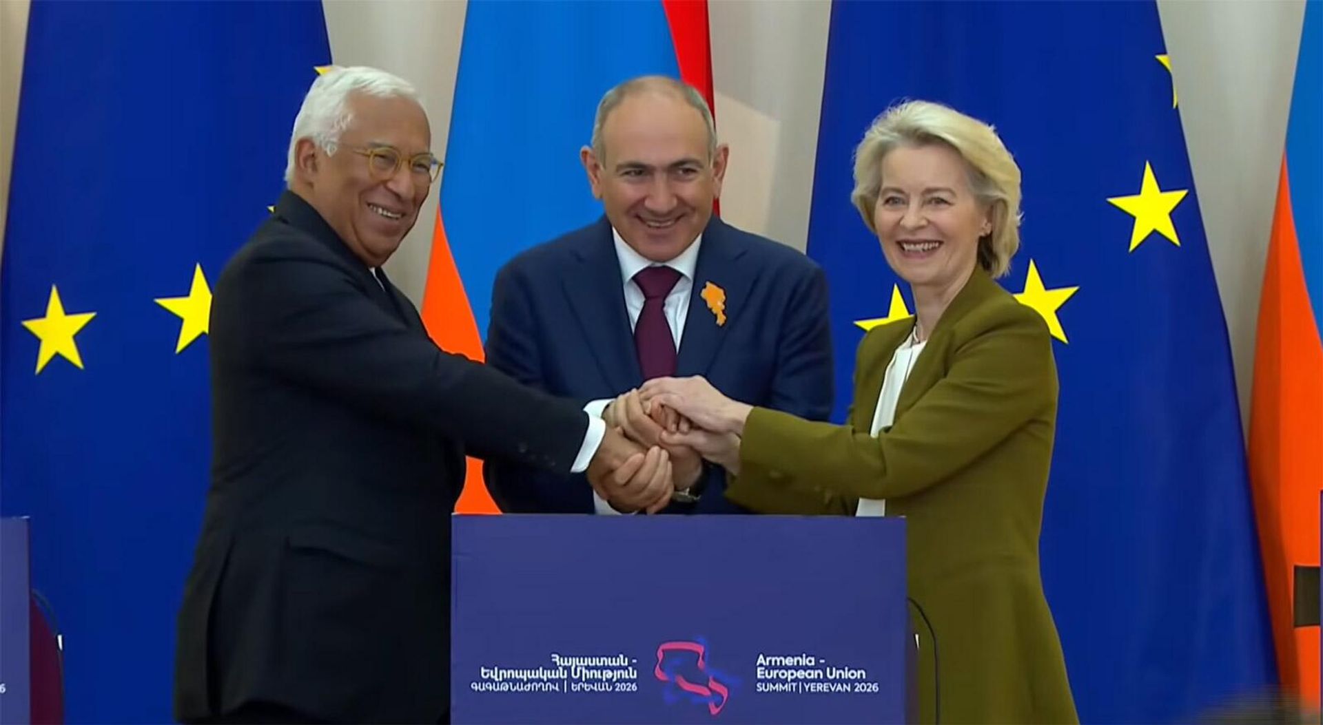 Президент Европейского совета Антониу Кошта, премьер-министр Никол Пашинян и президент Европейской комиссии Урсулф фон дер Ляйен после совместной пресс-конференции (5 мая 2026). Еревaн - Sputnik Армения, 1920, 05.05.2026