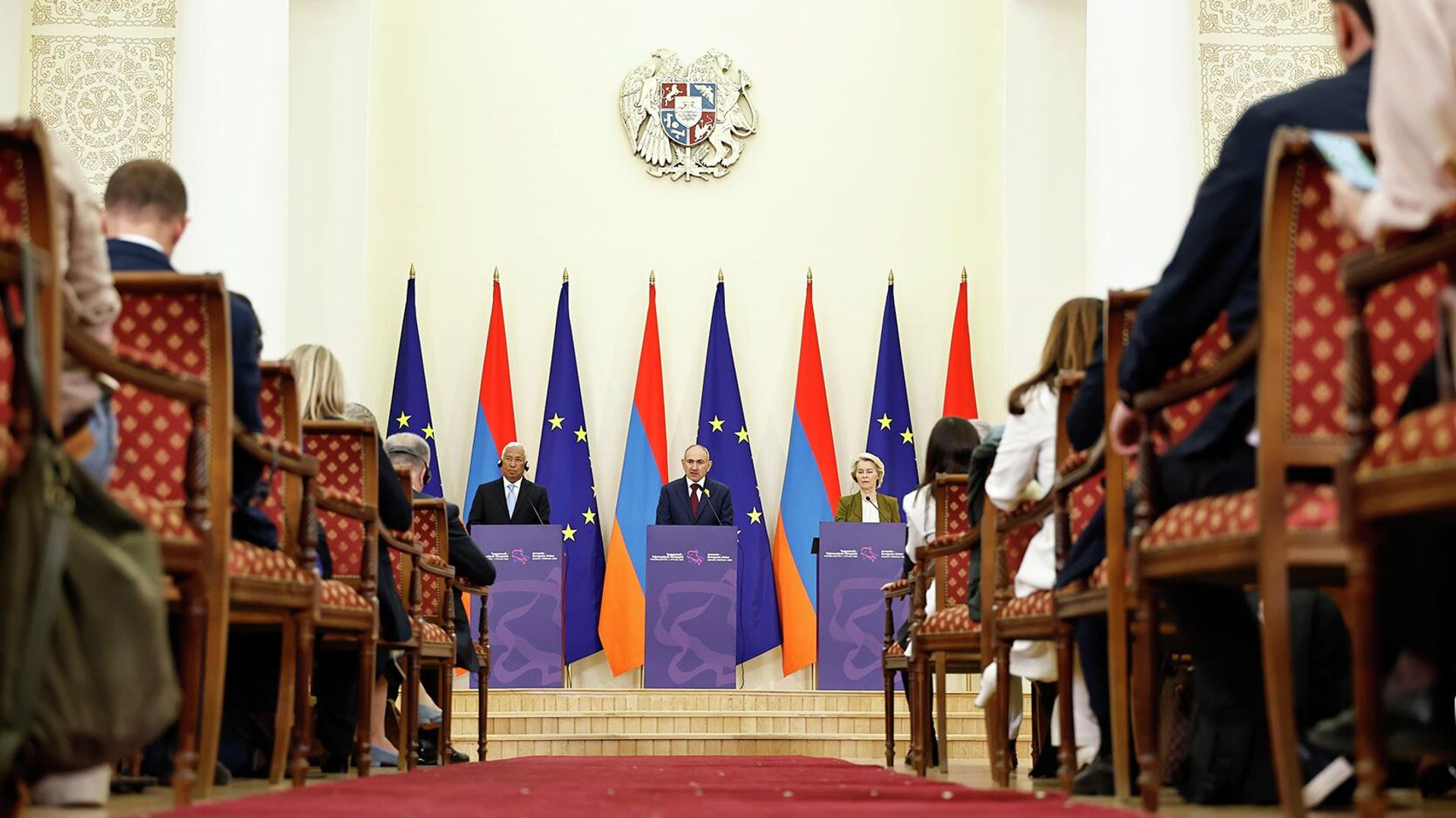 Նիկոլ Փաշինյանը, Անտոնիո Կոշտան և Ուրսուլա ֆոն դեր Լյայենը  - Sputnik Արմենիա, 1920, 08.05.2026