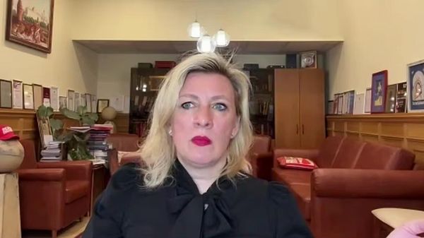 Вице-консул, мы вдвоем и портрет Путина: Захарова рассказала о своей свадьбе в США - Sputnik Армения