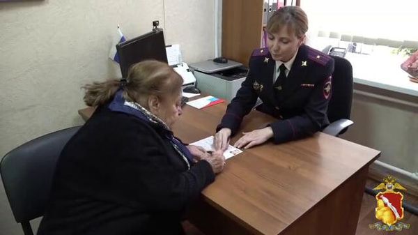 Российский паспорт получила прибывшая в Воронеж из Армении дочь ветерана Великой Отечественной войны - Sputnik Армения