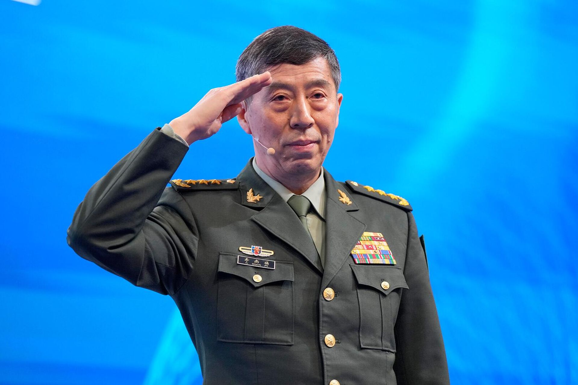 Министр обороны Китая Ли Шанфу отдает честь перед выступлением в последний день 20-го азиатского форума по обороне и безопасности Шангри-Ла Диалог (4 июня 2023). Сингапур - Sputnik Արմենիա, 1920, 07.05.2026