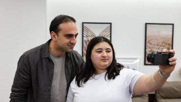 Տիգրան Ավինյանը ֆոտոապարատ է նվիրել 15-ամյա աղջկան - Sputnik Արմենիա