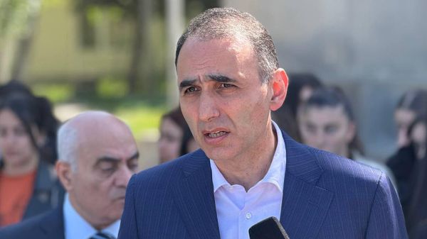 Аветик Чалабян отвечает на вопросы прессы (9 мая 2026). Еревaн - Sputnik Արմենիա