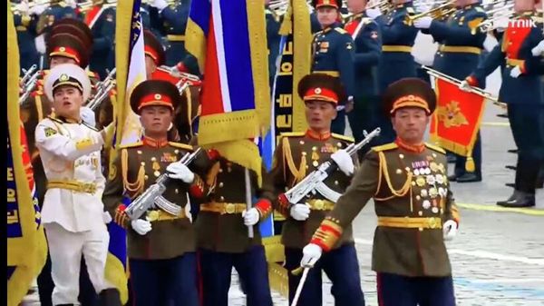 Впервые в истории в параде на Красной площади прошли строем северокорейские военные - Sputnik Армения