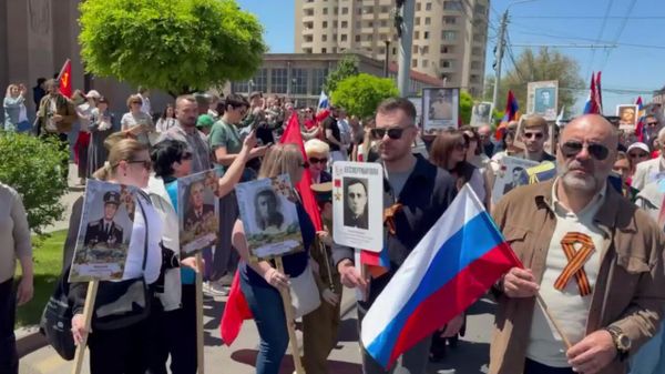 В Ереване проходит акция Бессмертный полк В Ереване проходит акция Бессмертный полк - Sputnik Армения