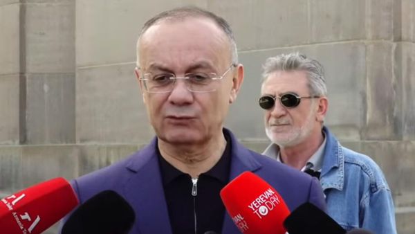 Сейран Оганян отвечает на вопросы прессы (9 мая 2026). Еревaн Сейран Оганян отвечает на вопросы прессы (9 мая 2026). Еревaн - Sputnik Армения