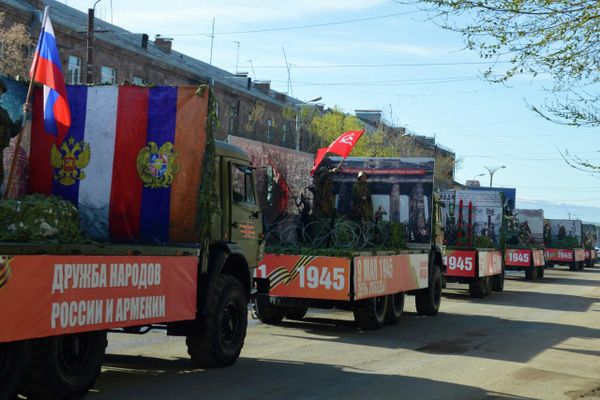 Военнослужащие военной базы ЮВО в Армении провели праздничные мероприятия  у мемориала Родина-Мать по случаю Дня Победы (9 мая 2026). Гюмри - Sputnik Армения