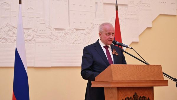 Вице-премьер Мгер Григорян и посол России Сергей Копыркин на праздничном мероприятии в посольстве РФ (9 мая 2026). Ереван  - Sputnik Армения