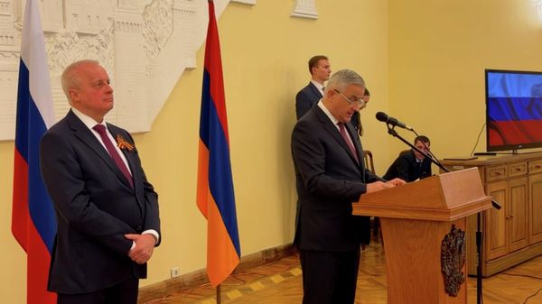 ՀՀ փոխվարչապետ Մհեր Գրիգորյանը Հայաստանում Ռուսաստանի դեսպանատանը Հաղթանակի տոնի առթիվ կազմակերպված հանդիսավոր ընդունելության ժամանակ - Sputnik Արմենիա