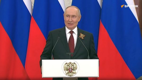 Путин ответил как относится к тому, что Пашиняна не было на Параде Победы - Sputnik Армения