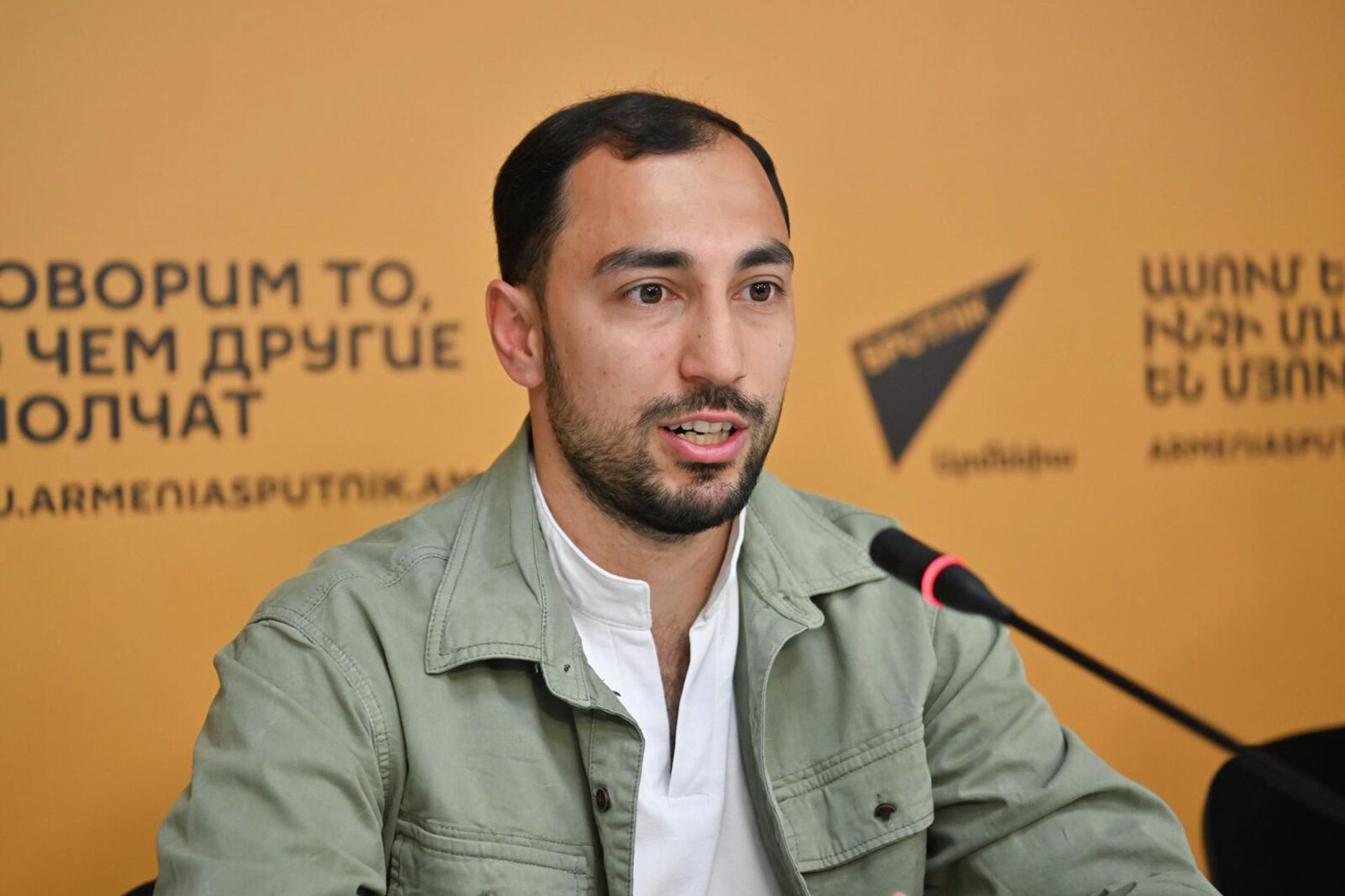 Айк Карапетян на пресс-конференции, посвященной первому в Армении чемпионату по дрон-рейсингу (13 мая 2026). Ереван - Sputnik Արմենիա, 1920, 13.05.2026