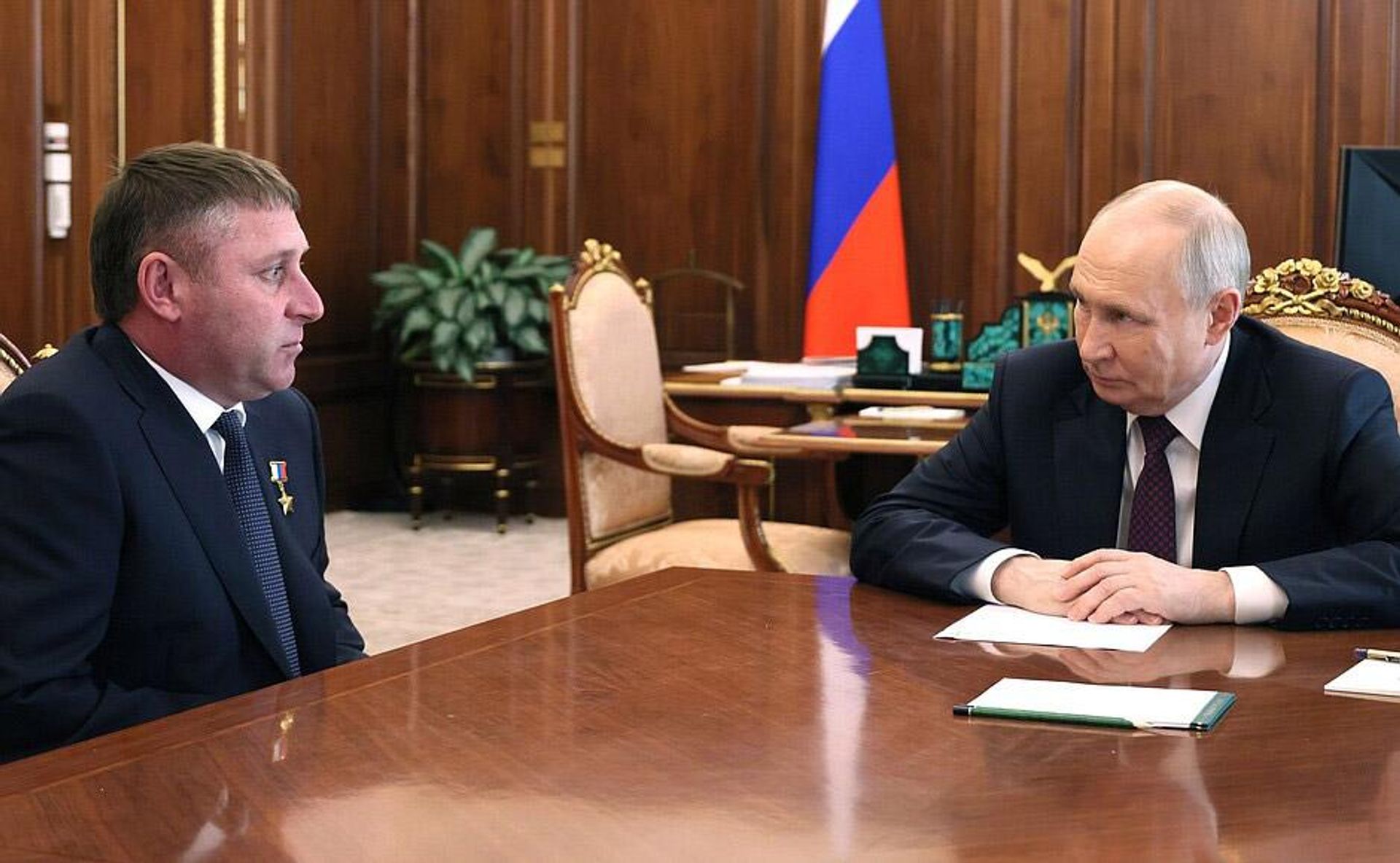 Президент РГ Владимир Путин провел рабочую встречу с Александром Шуваевым (13 мая 2026). Москвa - Sputnik Արմենիա, 1920, 13.05.2026
