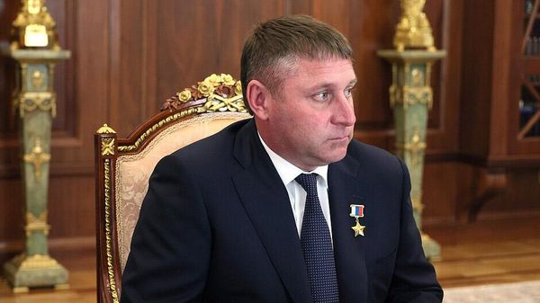 Президент РГ Владимир Путин провел рабочую встречу с Александром Шуваевым (13 мая 2026). Москвa - Sputnik Армения