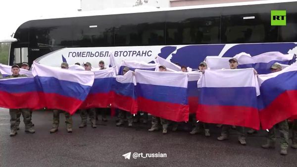 Кадры с бойцами, освобождёнными из украинского плена - Sputnik Армения
