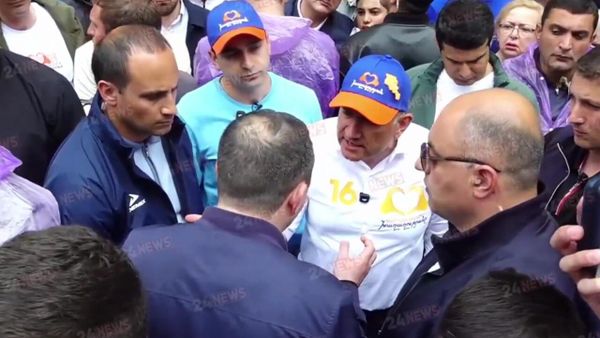 Инцидент во время агиткампании Никола Пашиняна - Sputnik Армения