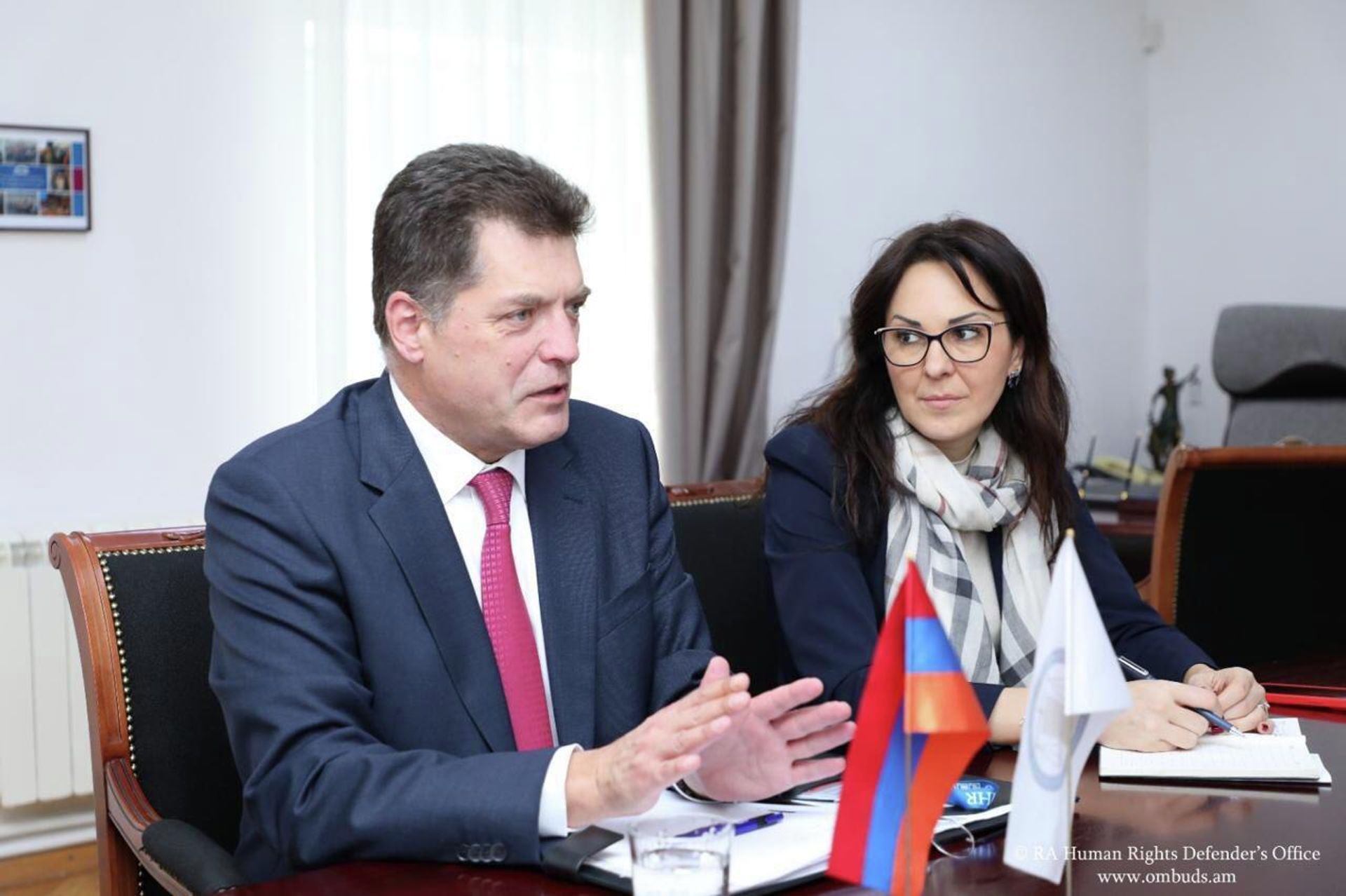 Омбудсмен Анаит Манасян приняла делегацию во главе с послом Янезом Ленарчичем, главой мониторинговой миссии ОБСЕ/БДИПЧ в Армении (20 мая 2026). Еревaн - Sputnik Армения, 1920, 20.05.2026