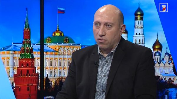Акоп Бадалян во время интервью Общественному телеканалу - Sputnik Армения