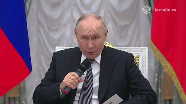 Владимир Путин проводит встречу с выпускниками программы Время героев - Sputnik Արմենիա