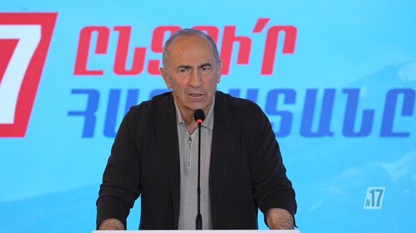 Роберт Кочарян во время предвыборной агиткампании (23 мая 2026). Даларик - Sputnik Армения