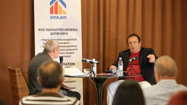 Гагик Царукян во время встречи с представителями мелкого и среднего бизнеса (24 мая 2026). Еревaн - Sputnik Армения