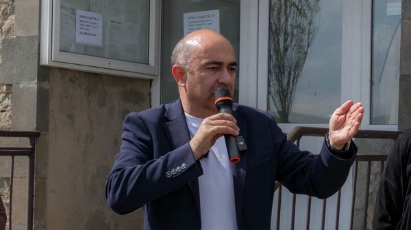 Эдмон Марукян на предвыборном митинге партии Просвещенная Армения (25 мая 2026). Сюник - Sputnik Армения