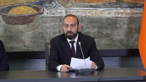 Արարատ Միրզոյան
 - Sputnik Արմենիա