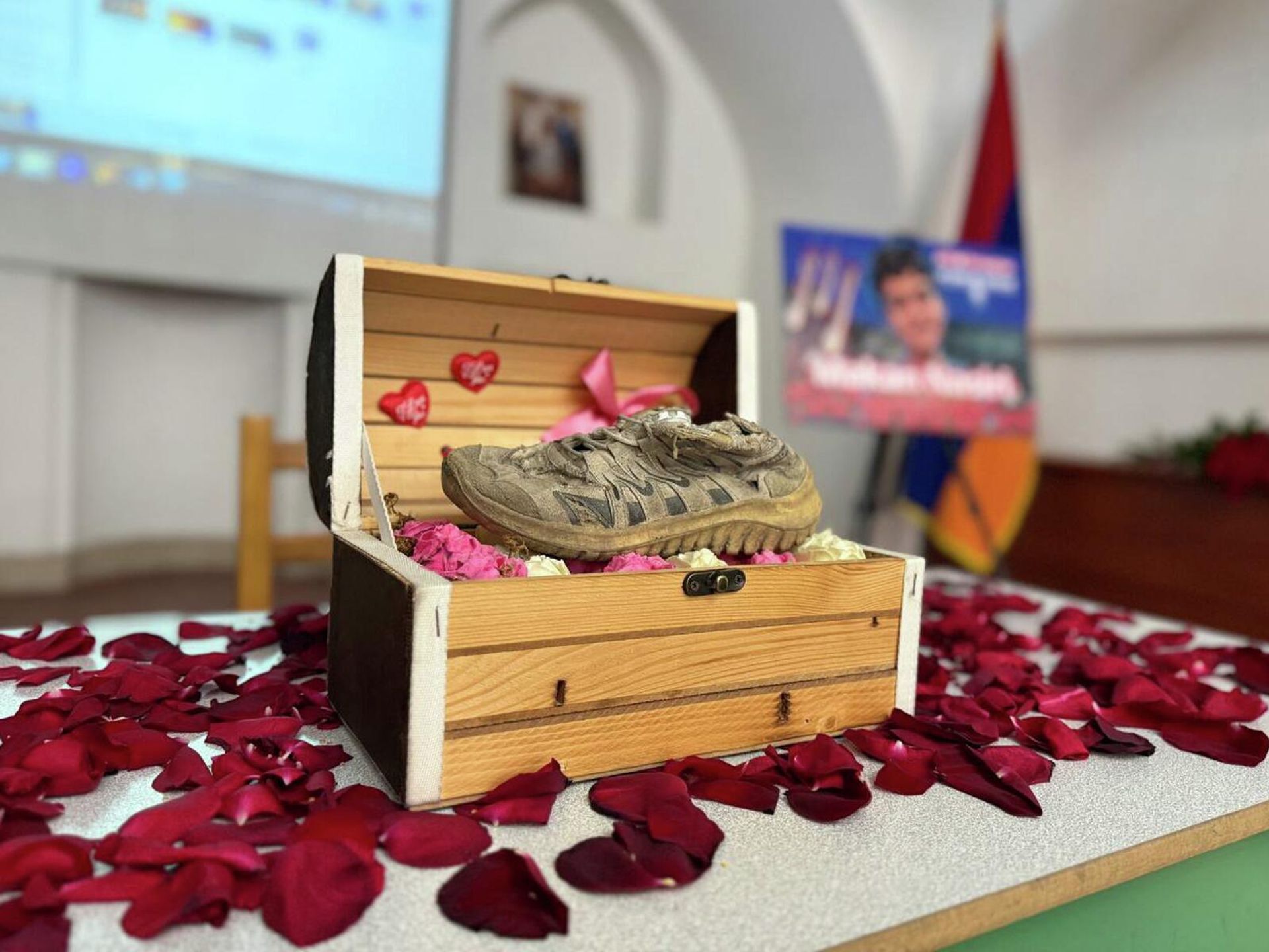 Вечер памяти жертвы удара по школе в Минабе Макан Нассири в Голубой мечети (27 мая 2026). Еревaн - Sputnik Армения, 1920, 27.05.2026