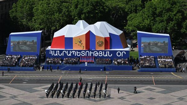 Военный оркестр во время парад, посвященного Дню Республики - Sputnik Армения