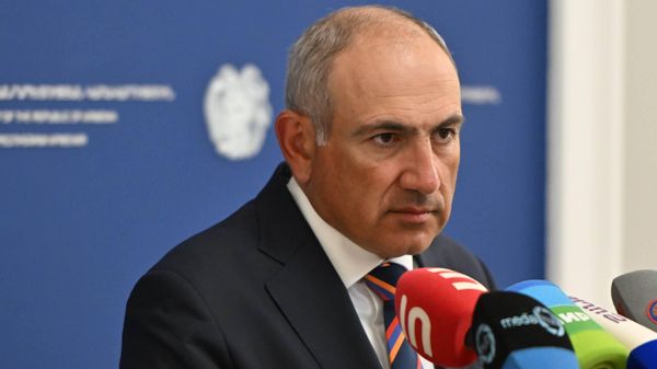 Премьер-министр Никол Пашинян проводит брифинг по итогам военного парада (28 мая 2026). Еревaн - Sputnik Армения