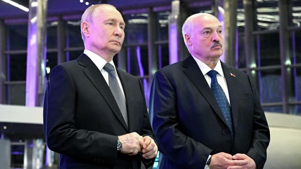 Президенты РФ и Белоруссии Владимир Путин и Александр Лукашенко в Международном центре искусственного интеллекта Alem.ai (28 мая 2026). Астана - Sputnik Армения