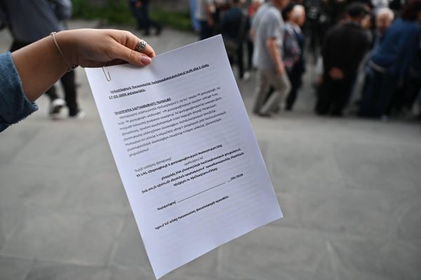 Документ, в котором жителям Арцаха представлены разъяснения относительно избирательного права и процедур его реализации (29 мая 2026). Ереван Документ, в котором жителям Арцаха представлены разъяснения относительно избирательного права и процедур его реализации (29 мая 2026). Ереван - Sputnik Армения