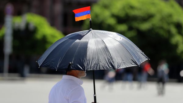 ՀՀ դրոշը հովանոցի վրա - Sputnik Արմենիա