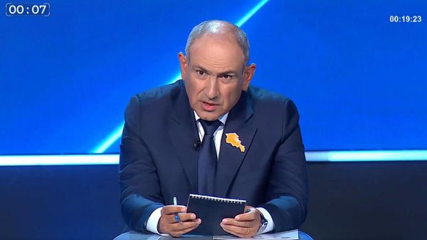 Никол Пашинян во время предвыборных теледебатов на Первом канале (4 июня 2026). Еревaн - Sputnik Армения