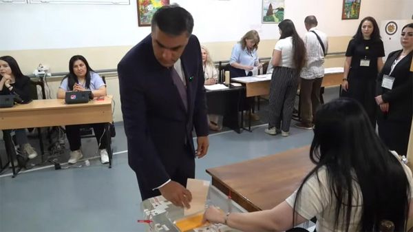 Արման Թաթոյան - Sputnik Արմենիա