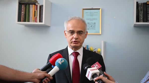 Левон Зурабян отвечает на вопросы журналистов после голосования на парламентских выборов (7 июня 2026). Еревaн Левон Зурабян отвечает на вопросы журналистов после голосования на парламентских выборов (7 июня 2026). Еревaн - Sputnik Армения