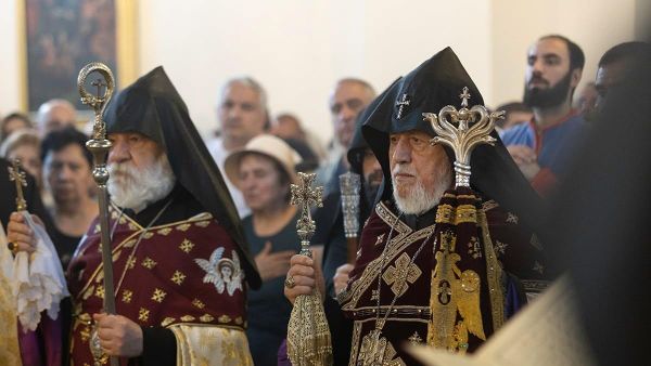 Католикос Гарегин II на Литургии в честь праздника Католикоса Святого Эчмиадзина (7 июня 2026). Эчмиадзин - Sputnik Армения