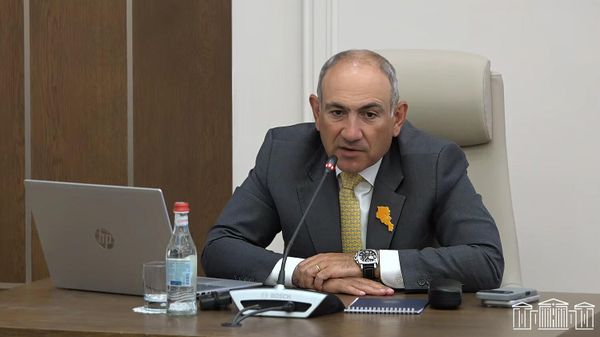 Премьер-министр Никол Пашинян во время совместного заседания парламентских комиссий (8 июня 2026). Еревaн - Sputnik Армения