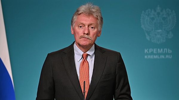 Пресс-секретарь Президента РФ Дмитрий Песков во время понференс-колла (9 июня 2026). Москвa - Sputnik Армения