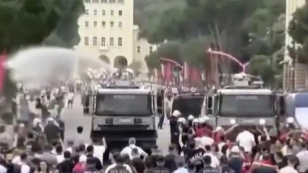 Протесты в Тиране против проекта Джареда Кушнера и Иванки Трамп в охраняемой зоне Нарта-Звёрнец - Sputnik Армения