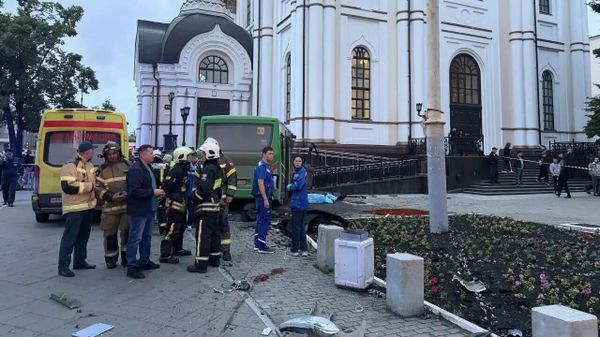 Сотрудники экстренных служб на месте происшествия (10 июня 2026). Екатеринбург - Sputnik Արմենիա