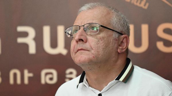 Сурен Суренянц на пресс-конференции партии Процветающая Армения (12 июня 2026). Ереван - Sputnik Армения