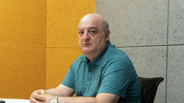 Политтехнолог Армен Бадалян Политтехнолог Армен Бадалян - Sputnik Армения