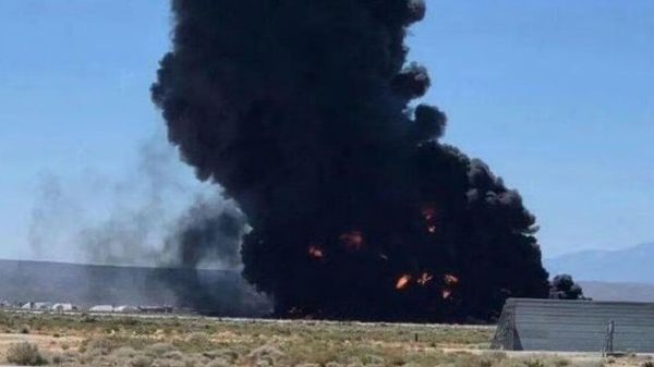 Стратегический бомбардировщик B-52 Stratofortress ВВС США разбился вскоре после взлета с авиабазы Эдвардс (16 июня 2026). Калифорния - Sputnik Армения