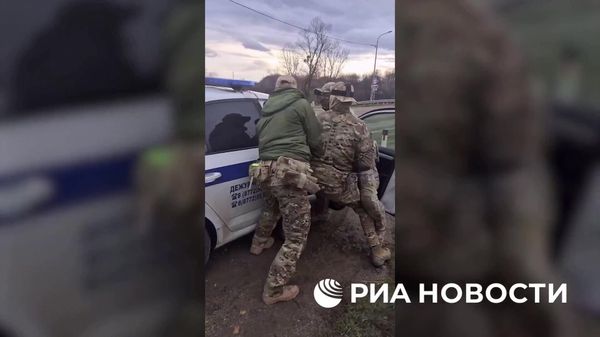 Кадры задержания трех пособников спецслужб Украины - Sputnik Армения