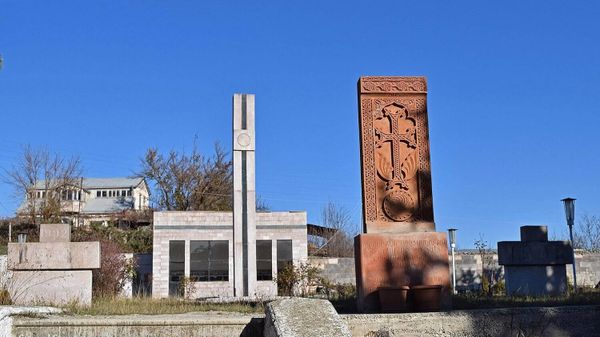 Памятники героям Великой Отечественной и карабахской войн в селе Айгестан Нагорного Карабаха - Sputnik Армения