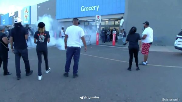 Люди вышли на протест в американском штате Миссисипи после убийства полицейскими годовалого ребёнка. - Sputnik Армения