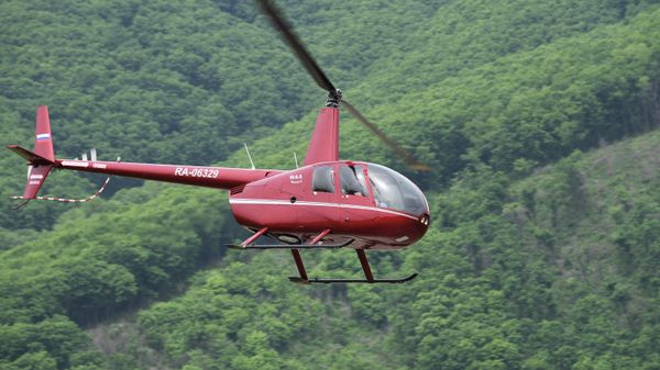 Вертолет Robinson R44 на фестивале авиации Novorossiya Avia Fest 2023 (27 мая 2023). Владивосток - Sputnik Армения